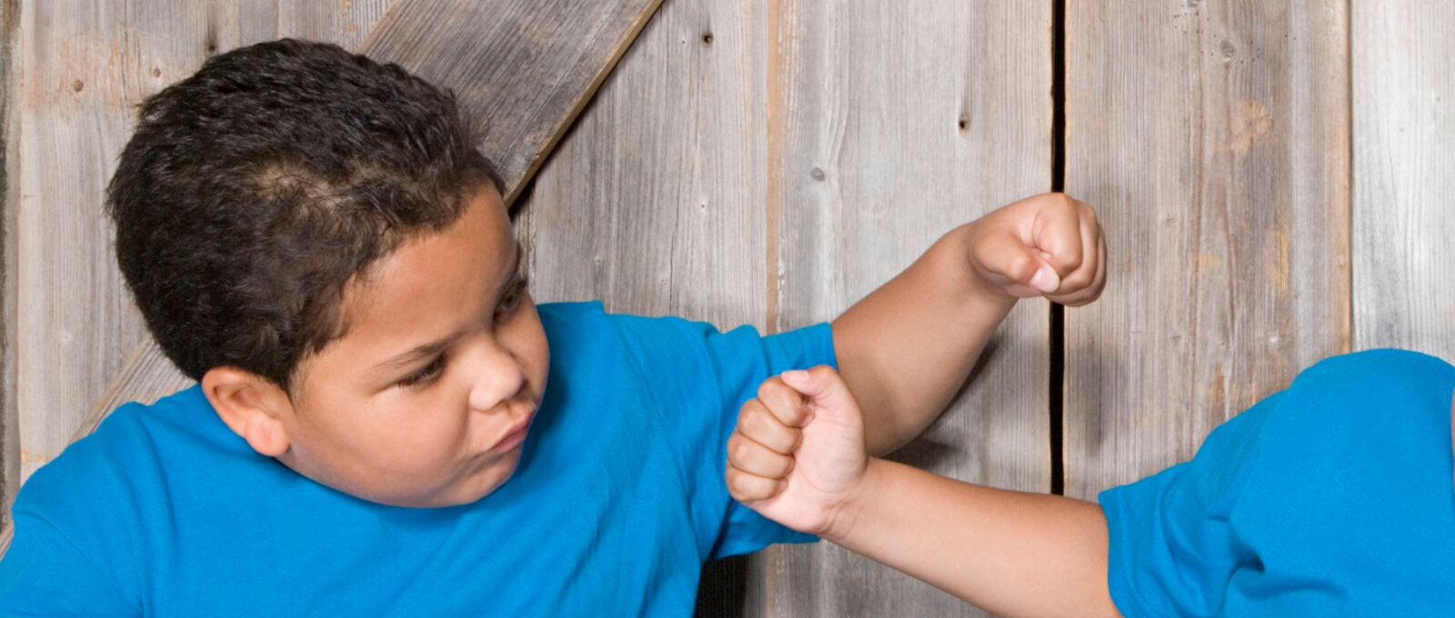 child hitting the back of the head